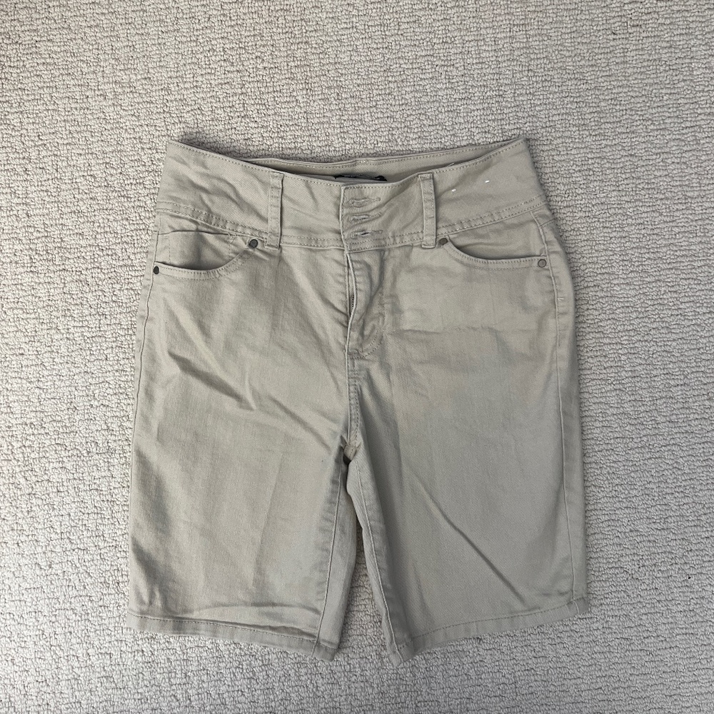 Khaki Bermuda shorts